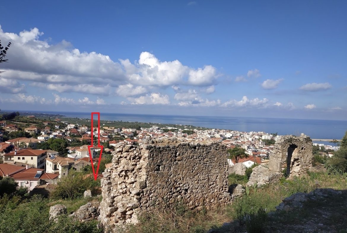 Plot for sale next to the castle of Kyparissia in Messinia Peloponnes